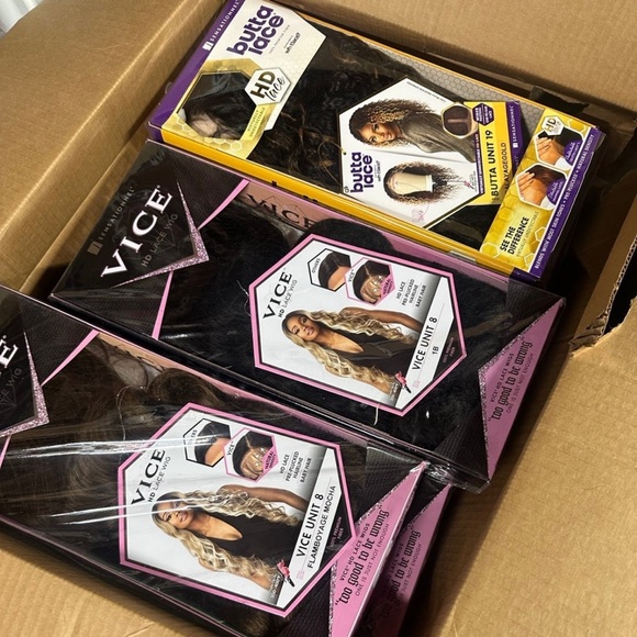 ❤️Lot of 18 NEW LACE FRONT WIGS ALL SOLD TOGETHER - Picture 1 of 10